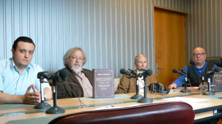 Кирил Илиев, Цанко Серафимов, д-р Иван Николов и Румен Леонидов (отляво надясно) в студиото на програма „Христо Ботев“