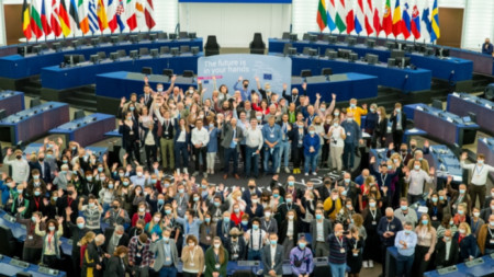 Участници в Конференцията за бъдещето на Европа в Страсбург