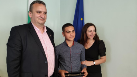 Наградата Златно сърце на Регионалното управление на образованието Сливен бе