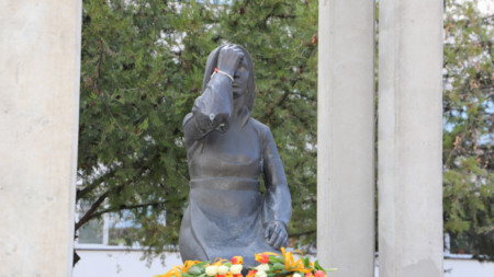 Mediziner-Denkmal vor der Militärmedizinischen Akademie in Sofia