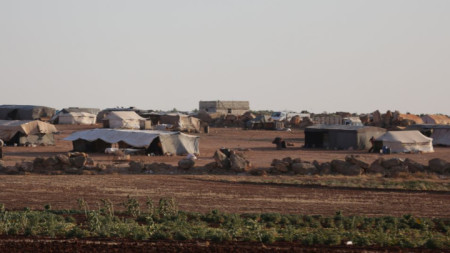 Бежански лагер в северозападната сирийска провинция Идлиб, където се стекоха хора от други райони, върху които режимът в Дамаск си върна контрола.