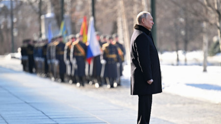 Руският прездидент Владимир Путин пред Паметника на незнайния воин в Москва - 23 февруари 2023