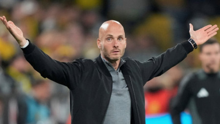 40-годишният Симонис остана без работа.