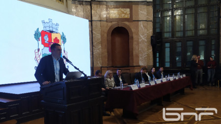 Кметът Васил Терзиев обсъждането на бюджета на София в Софийския университет.