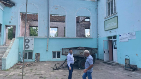 Областният управител Любен Иванов посети изгорялото училище в с. Раковица