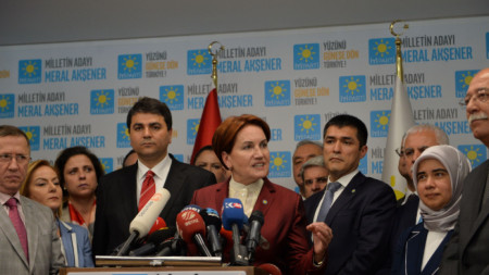 Мерал Акшенер бе преизбрана за лидер на Добрата партия