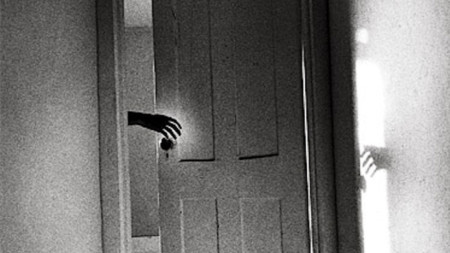 Ralph Gibson (geb. 1939, USA), Hand Through Doorway, 1968