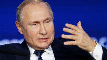 Владимир Путин говори на инвестиционния форум „Русия зове“ в Москва.