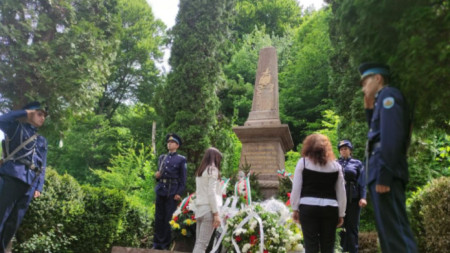 Паметник на Георги Бенковски, загинал в местността „Костина“