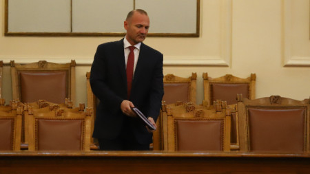 Служебният енергиен министър Росен Христов в Народното събрание