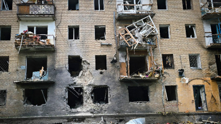 Опустошена жилищна сграда в Херсон, 15 май 2024 г.