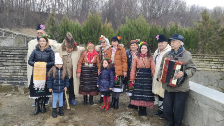 На Ивановден в павликенското село Караисен празникът се отбелязва от