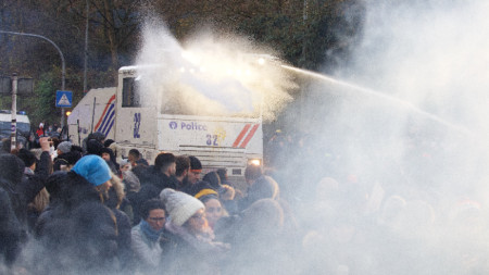 Части на белгийската полиция бяха извикани да помогнат за овладяването на ситуацията в Люксембург.