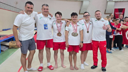 Емилиян Костадинов и Рамонала Сикандер с 8 медала от ЕП 