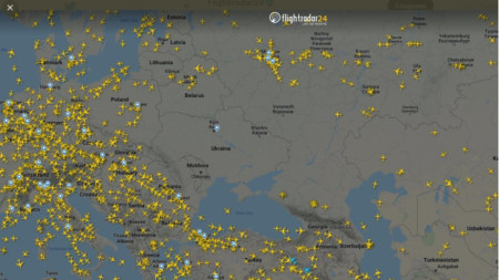 Украйна затвори въздушното си пространство за граждански полети в четвъртък