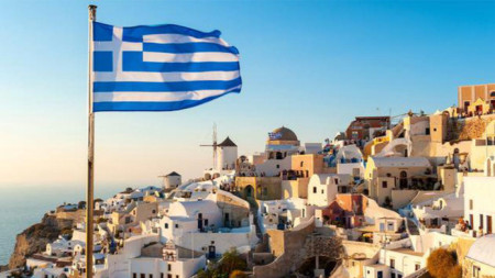 Без вечерен час от днес в Гърция но се запазват