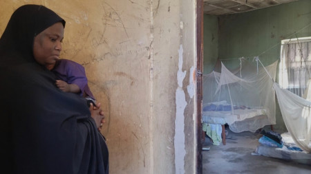 Амина Хасан, съпруга на убития заместник-директор на училището в Нигерия, от което бяха отвлечени 25 момичета.