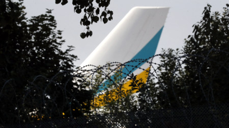 Украинският самолет кацна на летище Внуково, за да отведе в родината им украинските затворници