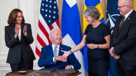 Джо Байдън подписа ратификационните документи за членство на Швеция и Фонландия в Нато