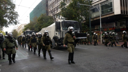 Полицаи в гръцката столица на годишнина от студентския бунт в Атинската политехника, 17 ноември 2020 г.