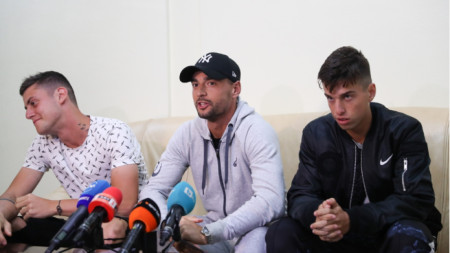 Лазаров, Кузманов и Андреев (от ляво на дясно) се прибраха в България.