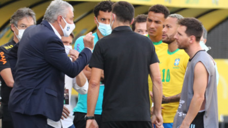 Прекратеният мач Бразилия - Аржентина предизвика голям скандал.