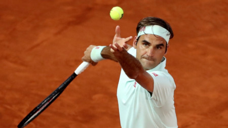 Федерер спечели за 52 минути при завръщането си на клей.
