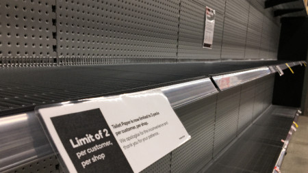 Празен щанд за тоалетна хартия в супермаркет в Мелбърн - 26 юни 2020