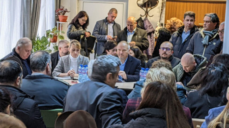 Министър Росица Карамфилова на среща в с. Горно Сахране