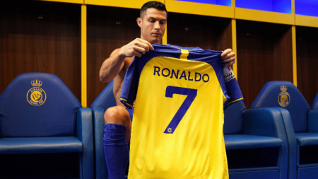 Кристиано Роналдо засега само може да показва фланелката с номер 7.