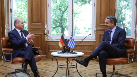 Германският канцлер Олаф Шолц и гръцкият премиер Кириакос Мицотакис.