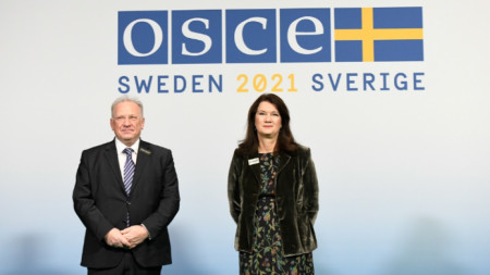 Swetlan Stoew (l.) auf dem OSZE-Treffen in Stockholm 