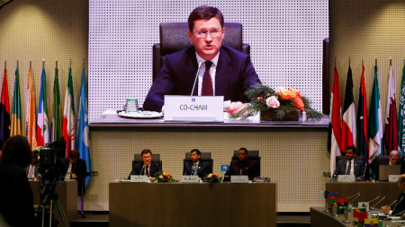 Руският енергиен министър, петролният министър на ОАЕ и председателят на ОПЕК на срещата ОПЕК +