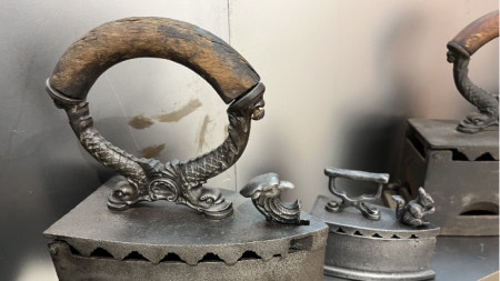 Сбирка от над 1200 ютии от цял свят 