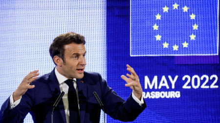 Еманюел Макрон произнася речта си на Конференцията за бъдещето на Европа в Европарламента в Страсбург, Франция, 9 май 2022 г.