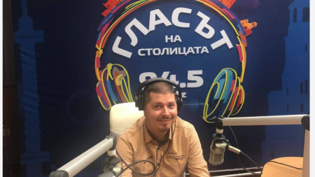Композиторът Александър Костов в студиото на Радио София