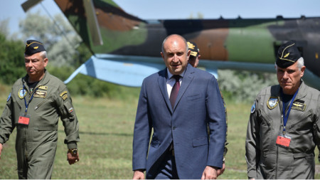 Rumen Radev en el entrenamiento militar en Shabla