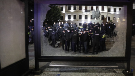Десетки полицаи са ранени на протеста, съобщи грузинското МВР.