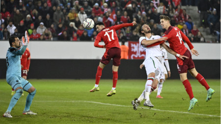 Швейцария бележи за 3:0 във вратата на Караджов.