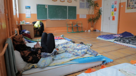 Училище в Лвов приютява бежанци от районите на военни действия в Украйна