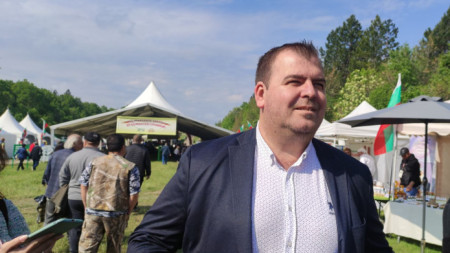 Министърът на земеделието Явор Гечев на събора на овцевъдите край Лясковец. 