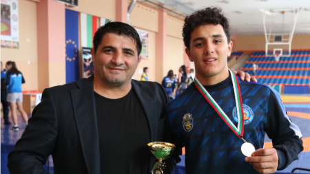 Армен Назарян е щастлив от представянето на сина си Едмонд.