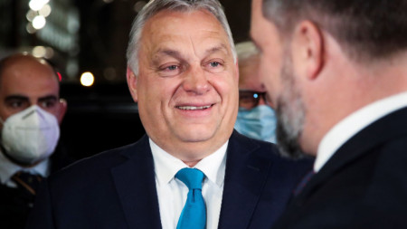Премиерът на Унгария Виктор Орбан разговаря с лидера на Вокс Сантяго Абаскал - Мадрид, Испания - 28 януари 2022