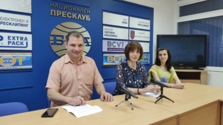 Катедрата по журналистика във Великотърновския университет провежда изследване на медийната