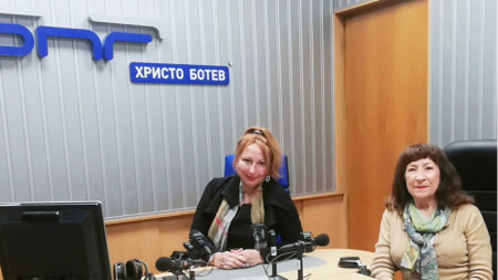 Мария Мира Хрисова и Нейка Кръстева (от ляво надясно)