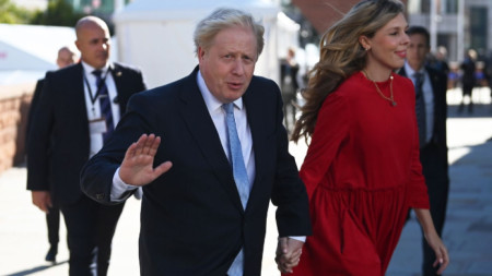 Борис Джонсън и съпругата му Кaри пристигат на конференцията на Консервативната партия в Манчестър, 6 октомври 2021 г.