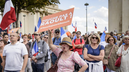 За десета поредна събота в Париж се провеждат демонстрации срещу