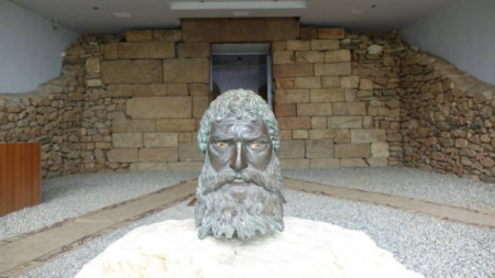 The tomb of the Thracian king Seuthes III in the Golyamata Kosmatka mound. 