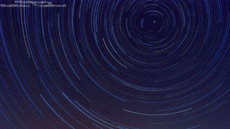Звездно небе над Видин направено от 320 кадъра в един, 3 часа снимки, 30 секунди експозиции.