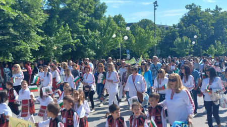 Честит празник Това пожелание отправя днес всеки които обича българските